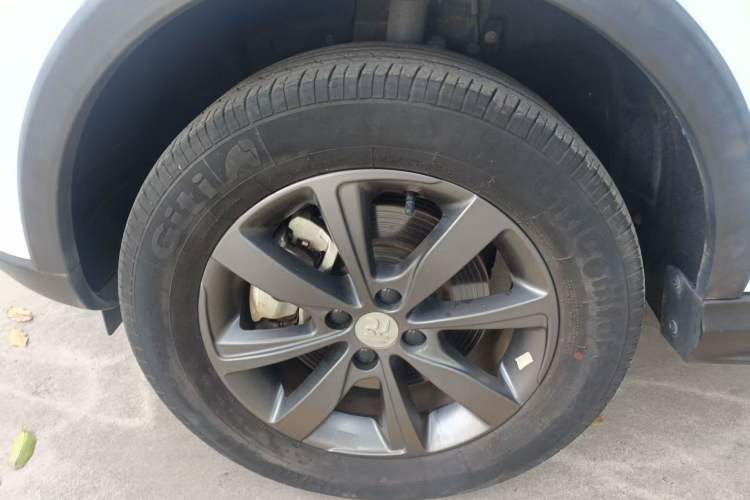 Used BYD Yuan New Energy 2018 EV360 Smart Connect Cool Edition Left Front Wheel Hub