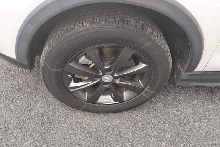 Used BYD Yuan New Energy 2018 EV360 Smart Connect Cool Edition Left Front Wheel Hub