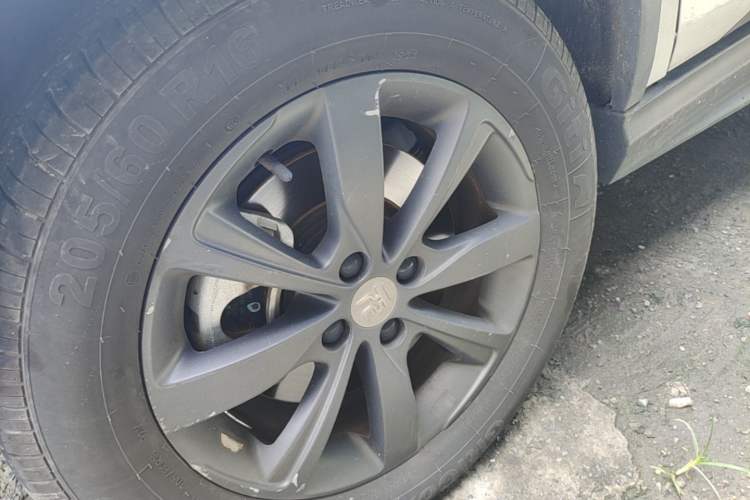 Used BYD Yuan New Energy 2018 EV360 Smart Connect Cool Edition Left Front Wheel Hub