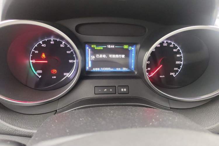 Used BYD Yuan New Energy 2018 EV360 Smart Connected Cool Model Odometer Close Up