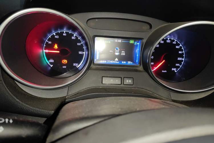 Used BYD Yuan New Energy 2018 EV360 Smart Connected Cool Model Odometer Close Up