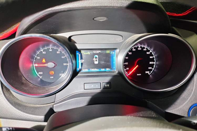 Used BYD Yuan New Energy 2018 EV360 Smart Connect Cool Edition Odometer Close Up