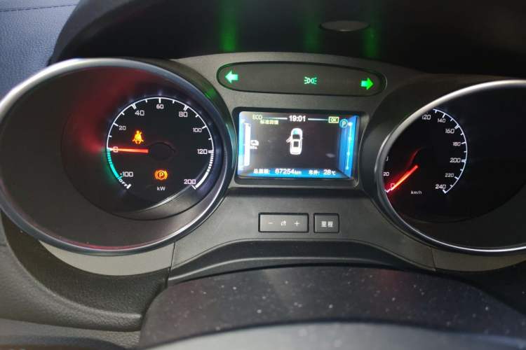 Used BYD Yuan New Energy 2018 EV360 Smart Connected Cool Model Odometer Close Up