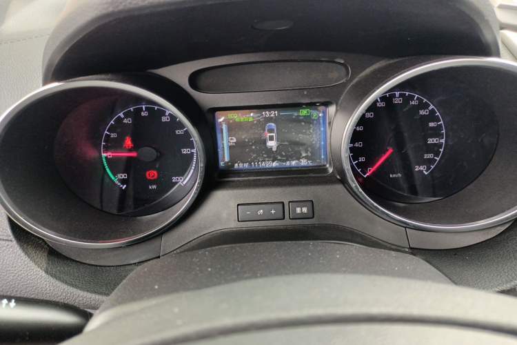 Used BYD Yuan New Energy 2018 EV360 Smart Connect Cool Edition Odometer Close Up