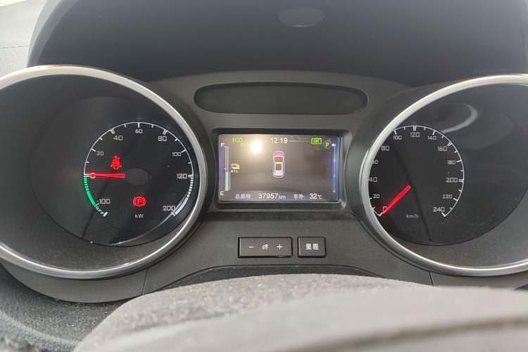 Used BYD Yuan New Energy 2018 EV360 Smart Connected Cool Model Odometer Close Up