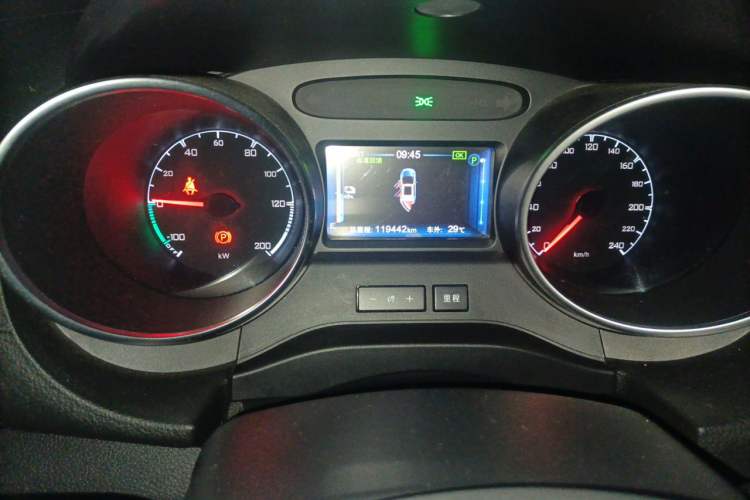 Used BYD Yuan New Energy 2018 EV360 Smart Connect Cool Edition Odometer Close Up