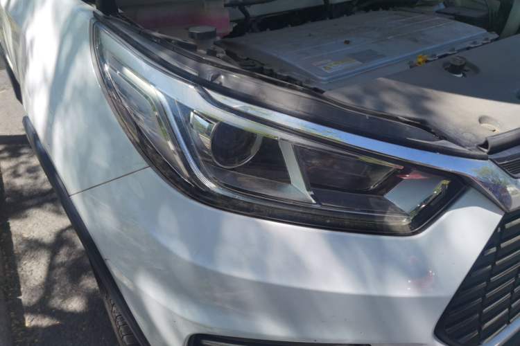 Used BYD Yuan New Energy 2018 EV360 Smart Connected Cool Model Right Front Headlight