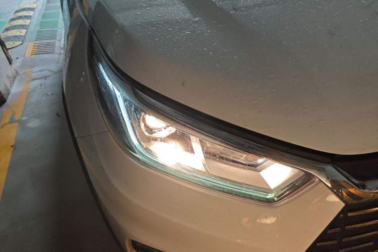 Used BYD Yuan New Energy 2018 EV360 Smart Connect Cool Edition Right Front Headlight