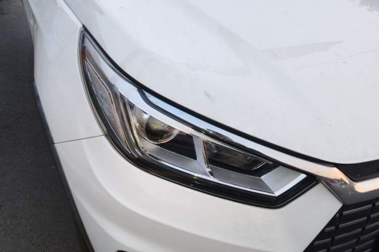 Used BYD Yuan New Energy 2018 EV360 Smart Connected Cool Model Right Front Headlight