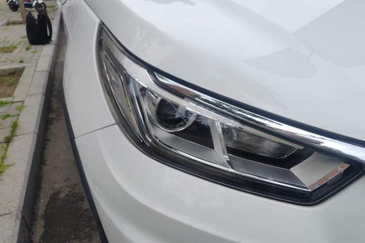 Used BYD Yuan New Energy 2018 EV360 Smart Connected Cool Model Right Front Headlight