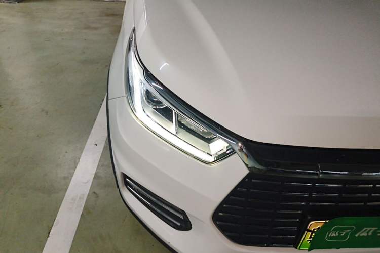 Used BYD Yuan New Energy 2018 EV360 Smart Connected Cool Model Right Front Headlight