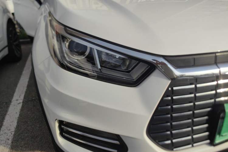 Used BYD Yuan New Energy 2018 EV360 Smart Connect Cool Edition Right Front Headlight