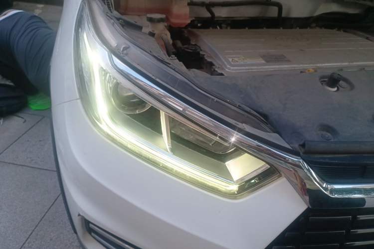 Used BYD Yuan New Energy 2018 EV360 Smart Connected Cool Model Right Front Headlight