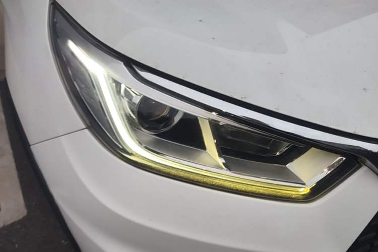 Used BYD Yuan New Energy 2018 EV360 Smart Connect Cool Edition Right Front Headlight