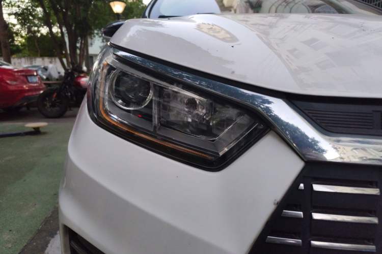 Used BYD Yuan New Energy 2018 EV360 Smart Connected Cool Model Right Front Headlight