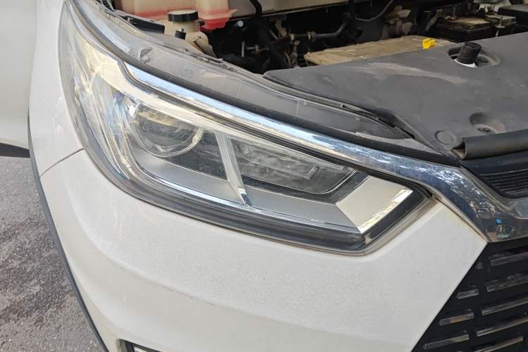 Used BYD Yuan New Energy 2018 EV360 Smart Connect Cool Edition Right Front Headlight