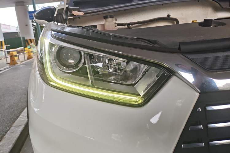 Used BYD Yuan New Energy 2018 EV360 Smart Connect Cool Edition Right Front Headlight
