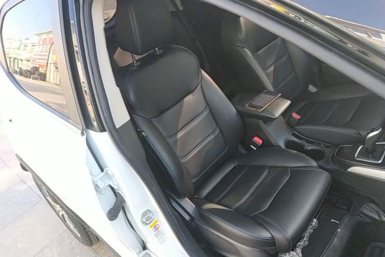 Used BYD Yuan New Energy 2018 EV360 Smart Connected Cool Model Right Front Seat