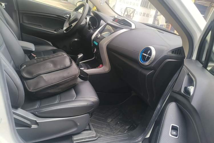 Used BYD Yuan New Energy 2018 EV360 Smart Connect Cool Edition Right Front Seat