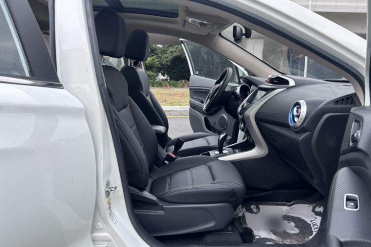 Used BYD Yuan New Energy 2018 EV360 Smart Connected Cool Model Right Front Seat