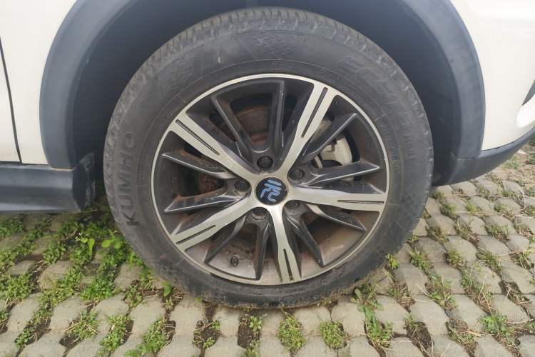 Used BYD Yuan New Energy 2018 EV360 Smart Connected Cool Model Right Front Wheel Hub