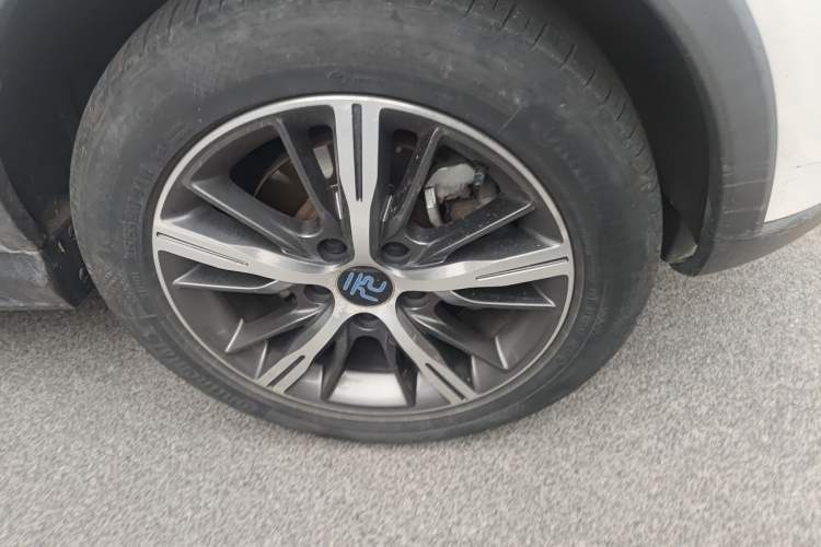 Used BYD Yuan New Energy 2018 EV360 Smart Connected Cool Model Right Front Wheel Hub