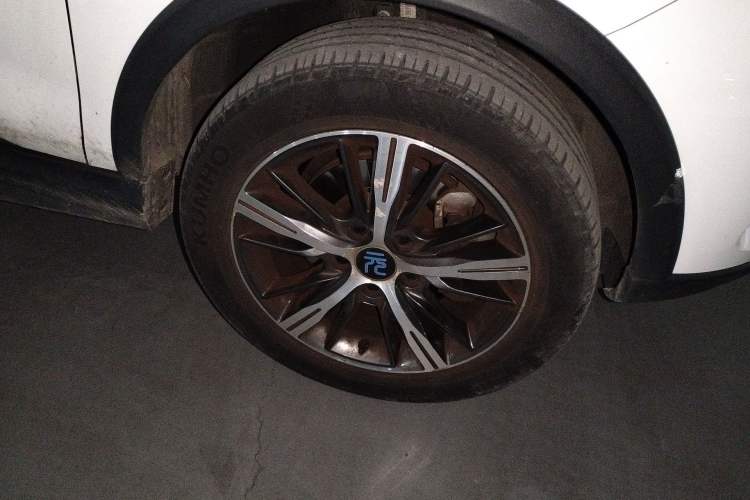 Used BYD Yuan New Energy 2018 EV360 Smart Connected Cool Model Right Front Wheel Hub