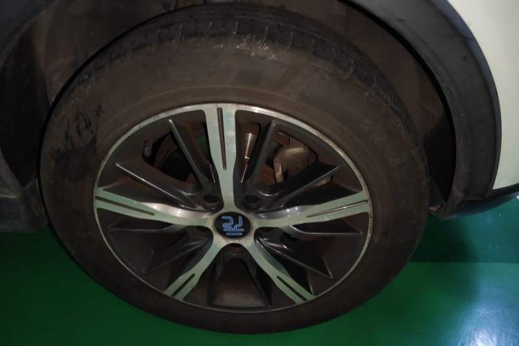 Used BYD Yuan New Energy 2018 EV360 Smart Connected Cool Model Right Front Wheel Hub