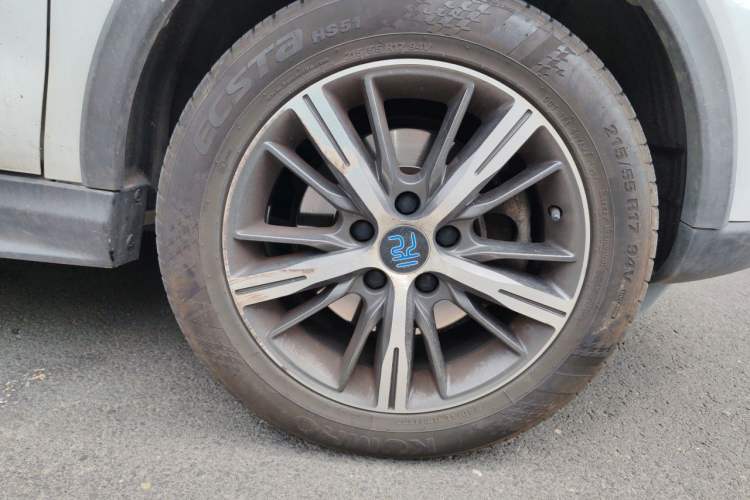 Used BYD Yuan New Energy 2018 EV360 Smart Connected Cool Model Right Front Wheel Hub