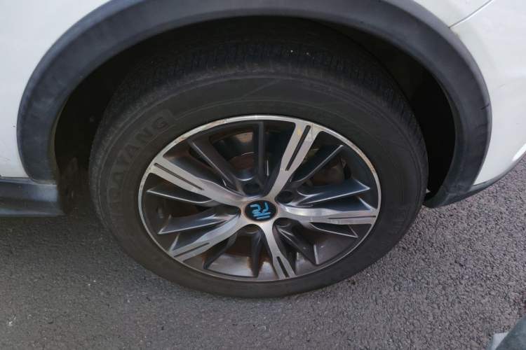 Used BYD Yuan New Energy 2018 EV360 Smart Connected Cool Model Right Front Wheel Hub