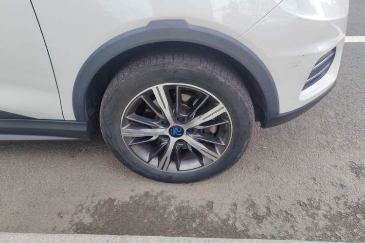 Used BYD Yuan New Energy 2018 EV360 Smart Connected Cool Model Right Front Wheel Hub