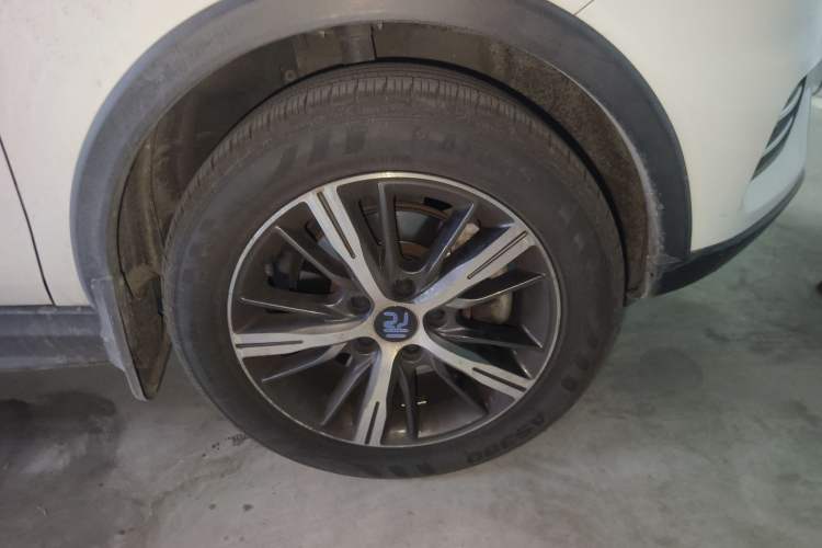 Used BYD Yuan New Energy 2018 EV360 Smart Connected Cool Model Right Front Wheel Hub