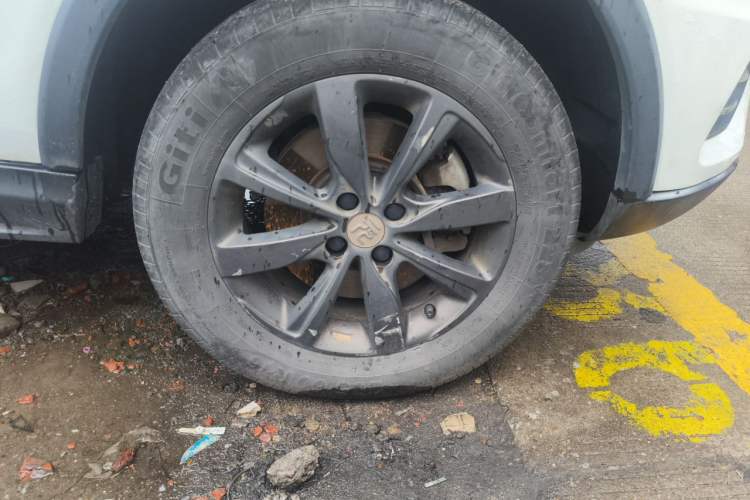 Used BYD Yuan New Energy 2018 EV360 Smart Connect Cool Edition Right Front Wheel Hub