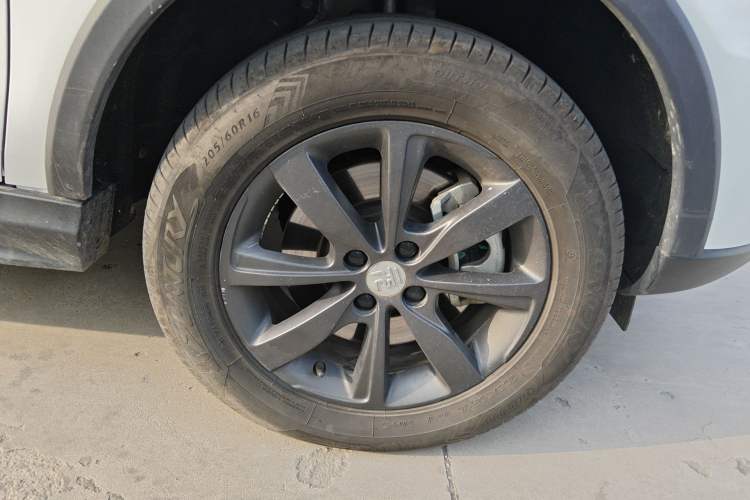 Used BYD Yuan New Energy 2018 EV360 Smart Connect Cool Edition Right Front Wheel Hub