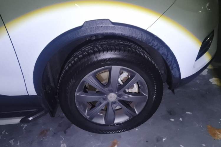 Used BYD Yuan New Energy 2018 EV360 Smart Connect Cool Edition Right Front Wheel Hub