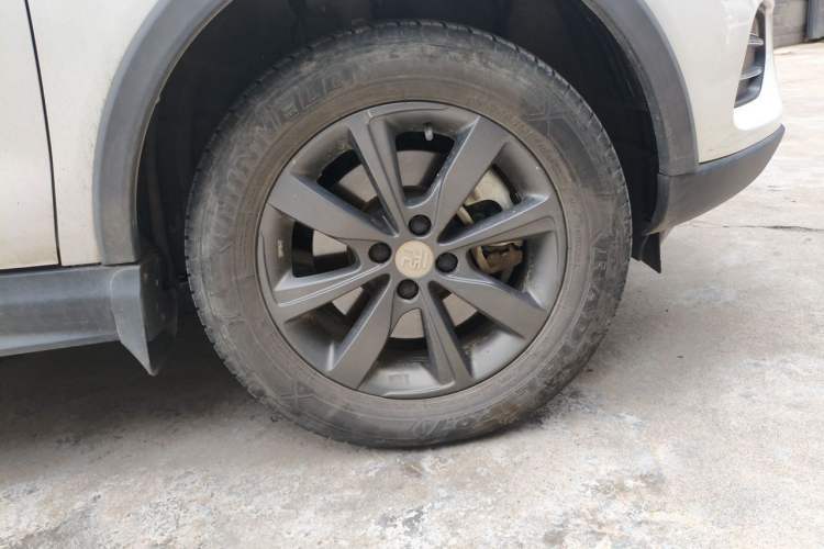 Used BYD Yuan New Energy 2018 EV360 Smart Connect Cool Edition Right Front Wheel Hub