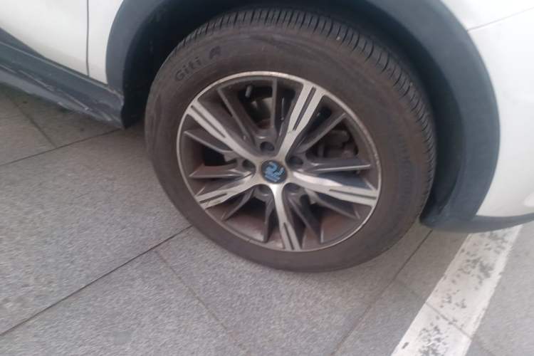 Used BYD Yuan New Energy 2018 EV360 Smart Connected Cool Model Right Front Wheel Hub