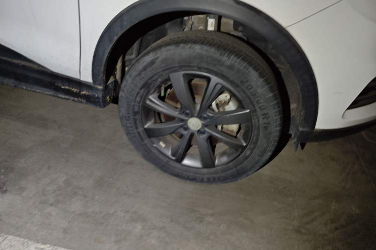 Used BYD Yuan New Energy 2018 EV360 Smart Connect Cool Edition Right Front Wheel Hub