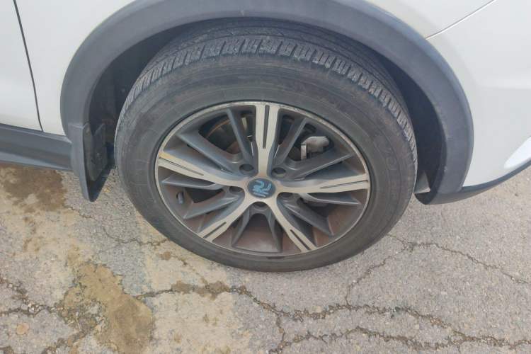 Used BYD Yuan New Energy 2018 EV360 Smart Connected Cool Model Right Front Wheel Hub