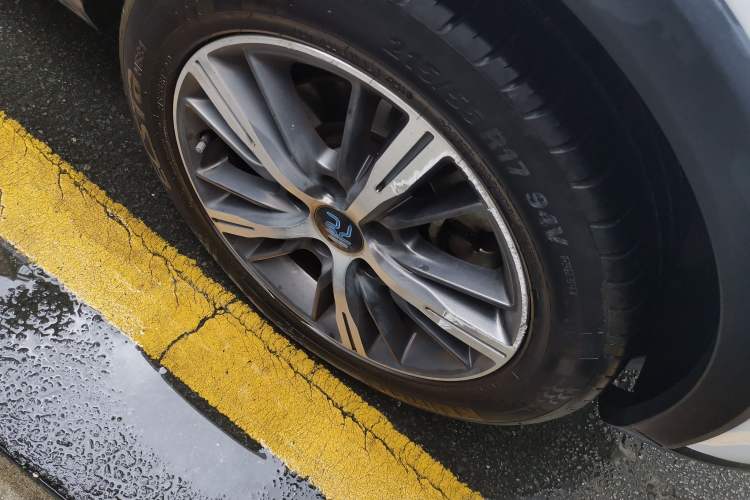 Used BYD Yuan New Energy 2018 EV360 Smart Connected Cool Model Right Front Wheel Hub