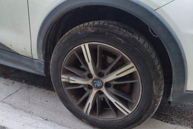 Used BYD Yuan New Energy 2018 EV360 Smart Connected Cool Model Right Front Wheel Hub