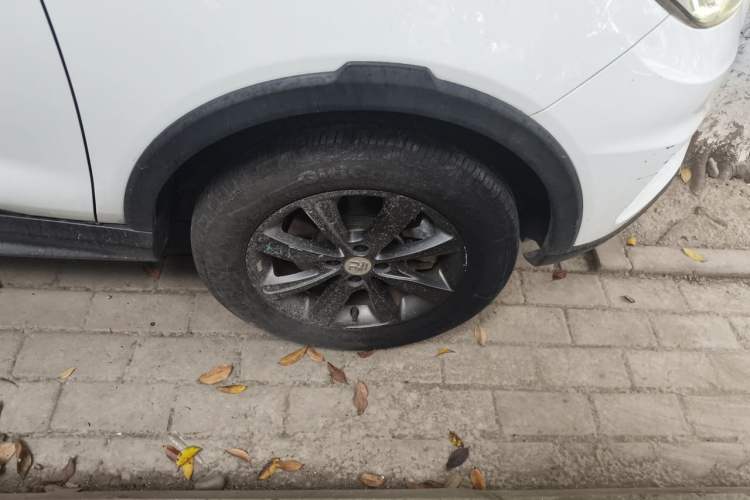 Used BYD Yuan New Energy 2018 EV360 Smart Connect Cool Edition Right Front Wheel Hub