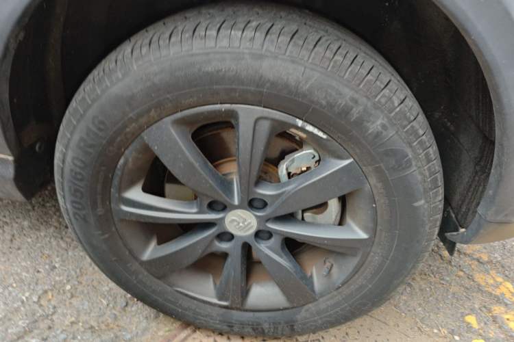 Used BYD Yuan New Energy 2018 EV360 Smart Connect Cool Edition Right Front Wheel Hub