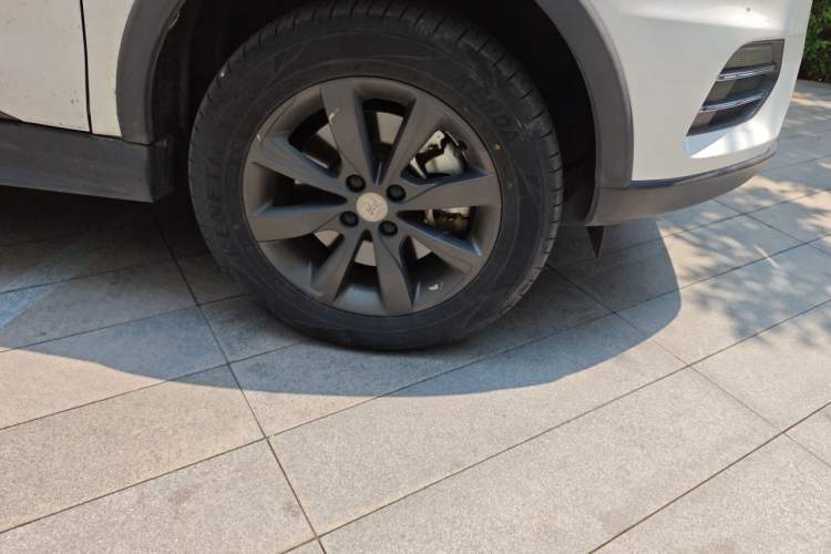 Used BYD Yuan New Energy 2018 EV360 Smart Connect Cool Edition Right Front Wheel Hub