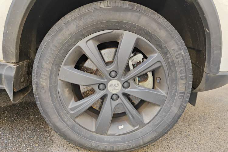 Used BYD Yuan New Energy 2018 EV360 Smart Connect Cool Edition Right Front Wheel Hub