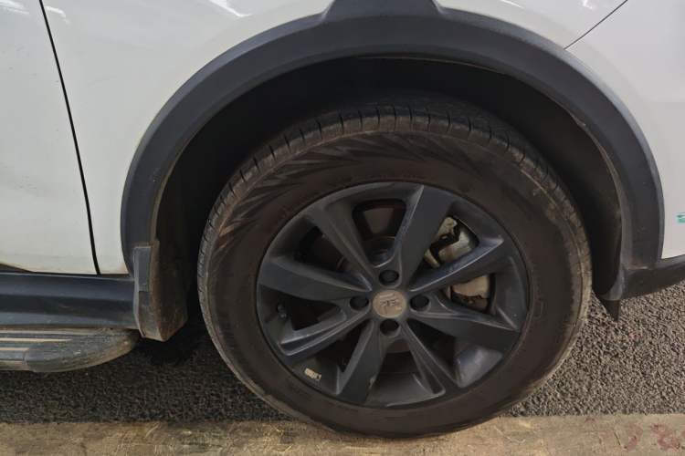 Used BYD Yuan New Energy 2018 EV360 Smart Connect Cool Edition Right Front Wheel Hub