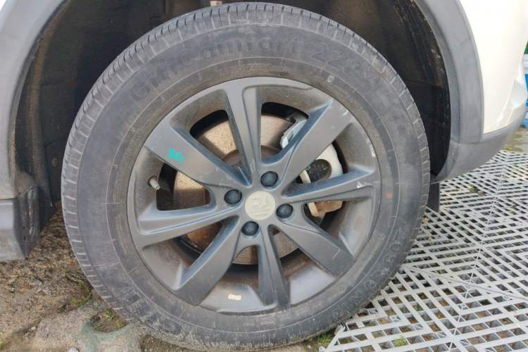 Used BYD Yuan New Energy 2018 EV360 Smart Connect Cool Edition Right Front Wheel Hub