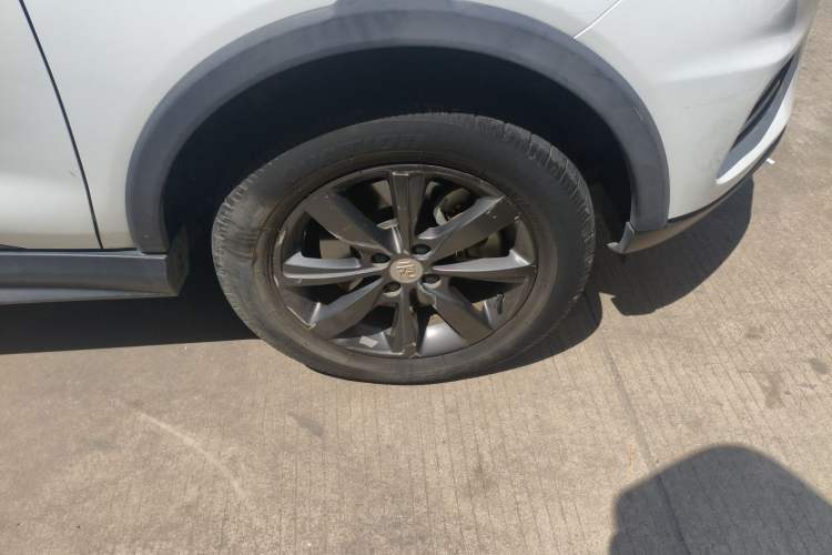 Used BYD Yuan New Energy 2018 EV360 Smart Connect Cool Edition Right Front Wheel Hub