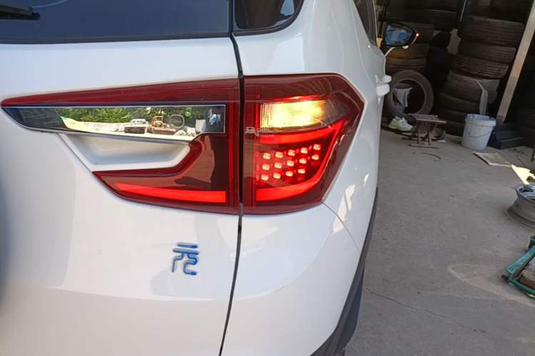 Used BYD Yuan New Energy 2018 EV360 Smart Connected Cool Model Right Rear Taillight