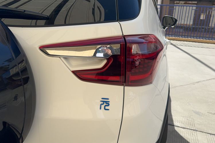 Used BYD Yuan New Energy 2018 EV360 Smart Connect Cool Edition Right Rear Taillight